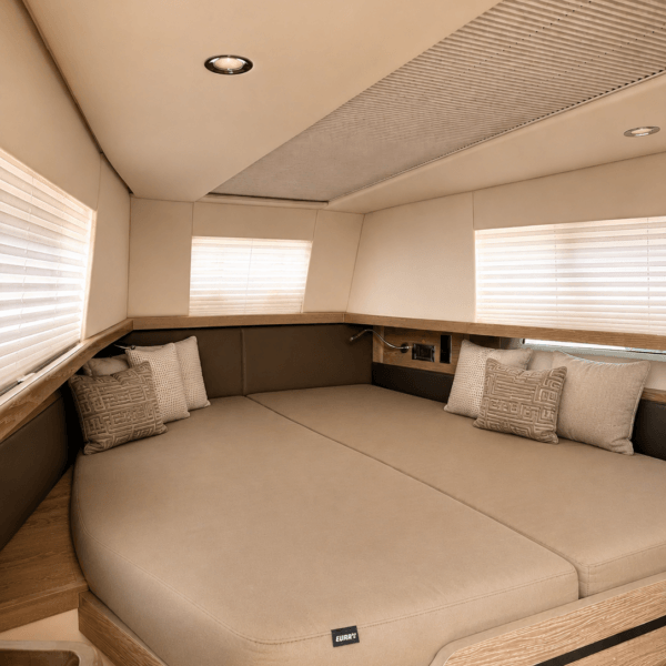 BLACK SHEEP – Fjord 42 Open 1 BLACK SHEEP master cabin with double berth