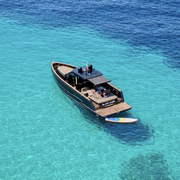 BLACK SHEEP – Fjord 42 Open 8 Aerial view of BLACK SHEEP cruising in Mallorca