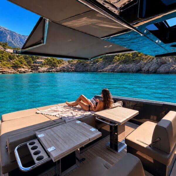 BLACK SHEEP – Fjord 42 Open 7 BLACK SHEEP in the clear water of Cala Deia