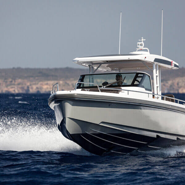 TEEMÖET – Axopar 37 T-Top 5 top-yachts-charter-mallorca-axopar37-teemoet-02