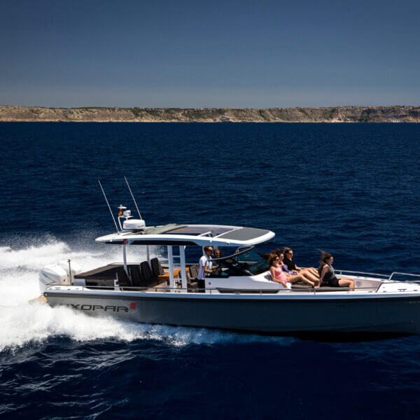 TEEMÖET – Axopar 37 T-Top 4 top-yachts-charter-mallorca-axopar37-teemoet-03