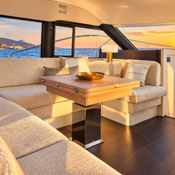 LA FAMILIA – Prestige 4.9 Flybridge 8 LA FAMILIA Prestige 4.9 lower helm station